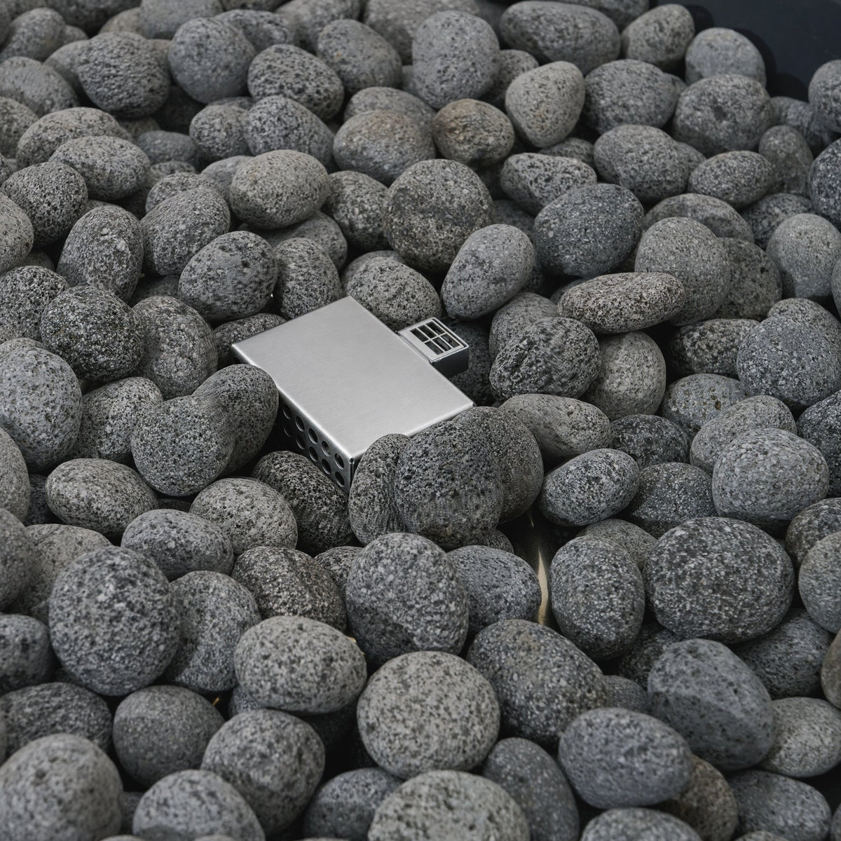 Elementi Pro Rose Bowl 48-inch 100K BTU fire pit, Dark Gray – burner and lava rock close-up